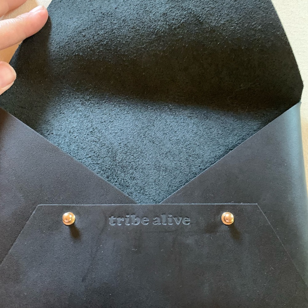 Black Tribe Alive clutch